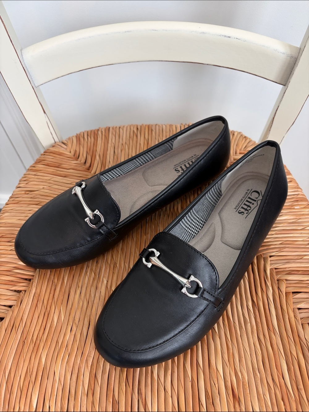 Cliffs by WHITE MOUNTAIN Black Leather Women’s Loafers with Silver Accent 8.5 Me